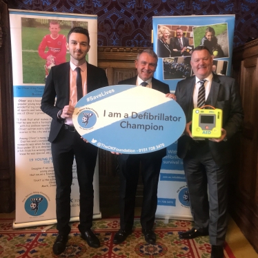 Robert Goodwill MP Joins Campaign for a Defibrillator at every School by 2020